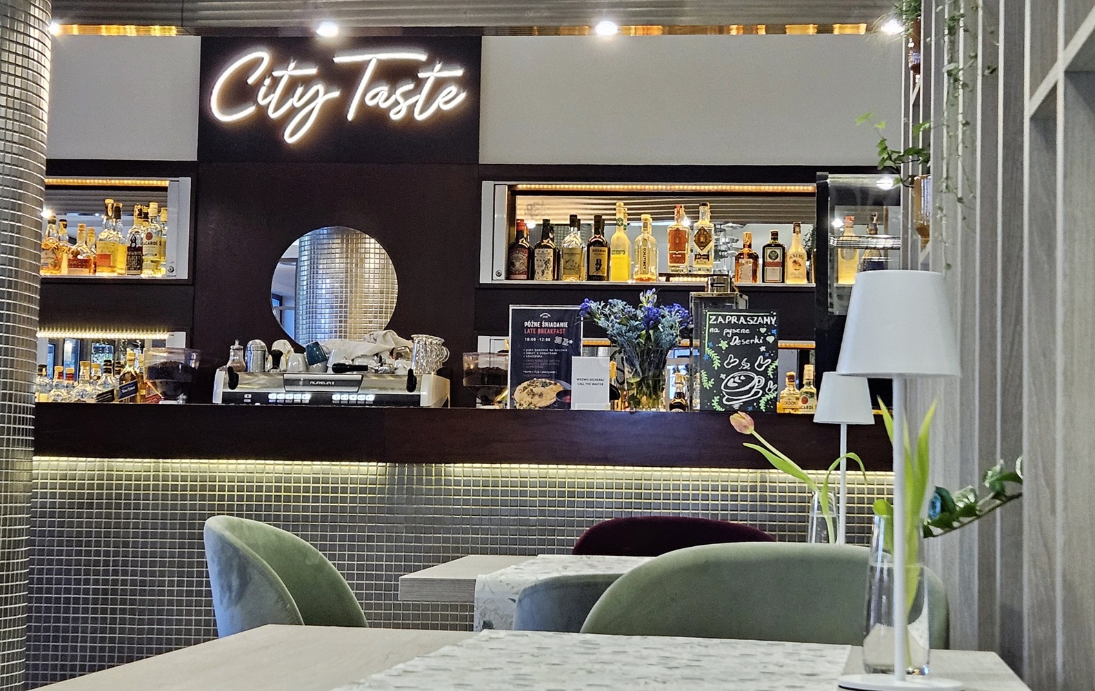 Tiger Bar (City Hotel) - Read more